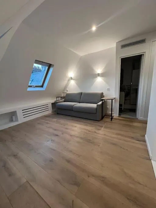 Paris : Studio Avenue Montaigne, Champs-Elysees Apartment France