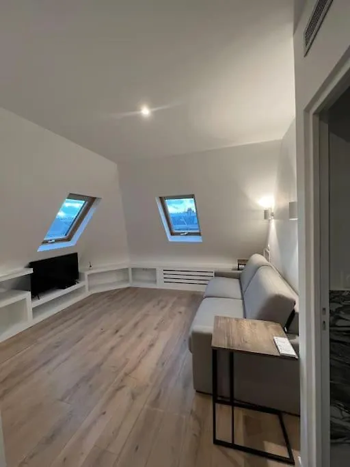 Paris : Studio Avenue Montaigne, Champs-Elysees Apartment 0*,  France