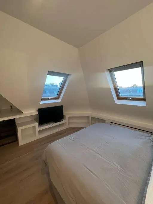 Paris : Studio Avenue Montaigne, Champs-Elysees Apartment