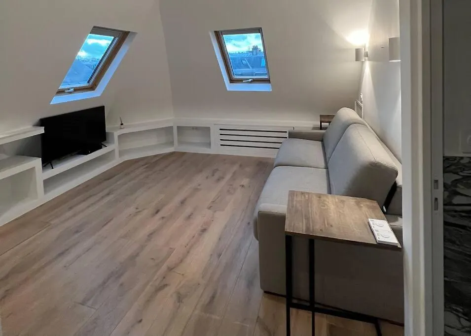 Paris : Studio Avenue Montaigne, Champs-Elysees Appartamento